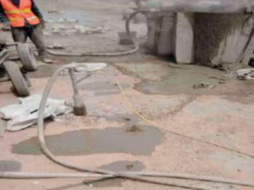 金秀水泥混凝土路面板底注浆技术 路面脱空注浆整治方案