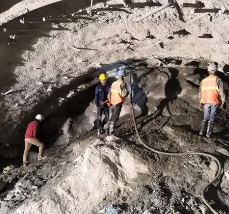 金秀拱顶带模注浆料的施工流程及注意事项